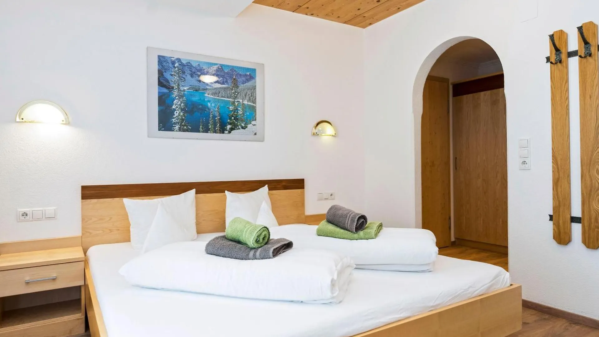 Hotel Garni Siegele - Inklusive Silvretta-Card Premium Ischgl Bed & Breakfast